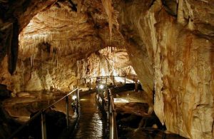 Медвежья пещера в Клетно    Это самая длинная из судетских пещер и одна из самых длинных и глубоких в Польше
