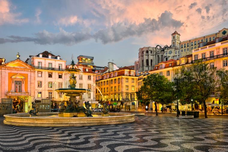Отель Bairro Alto расположен на холме высотой 30 метров, и до него можно добраться на специальном лифте, спроектированном самим Гюставом Эйфелем